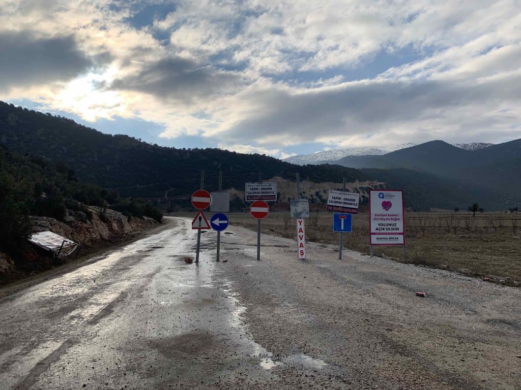 Observe all road signs while driving in Turkey