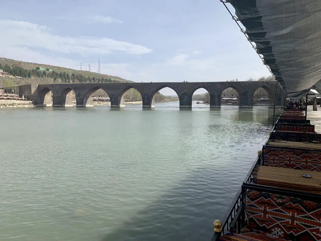 A visit to the Ten Eyed Bridge is one of the best things to do in Diyarbakir and is a popular spot with locals